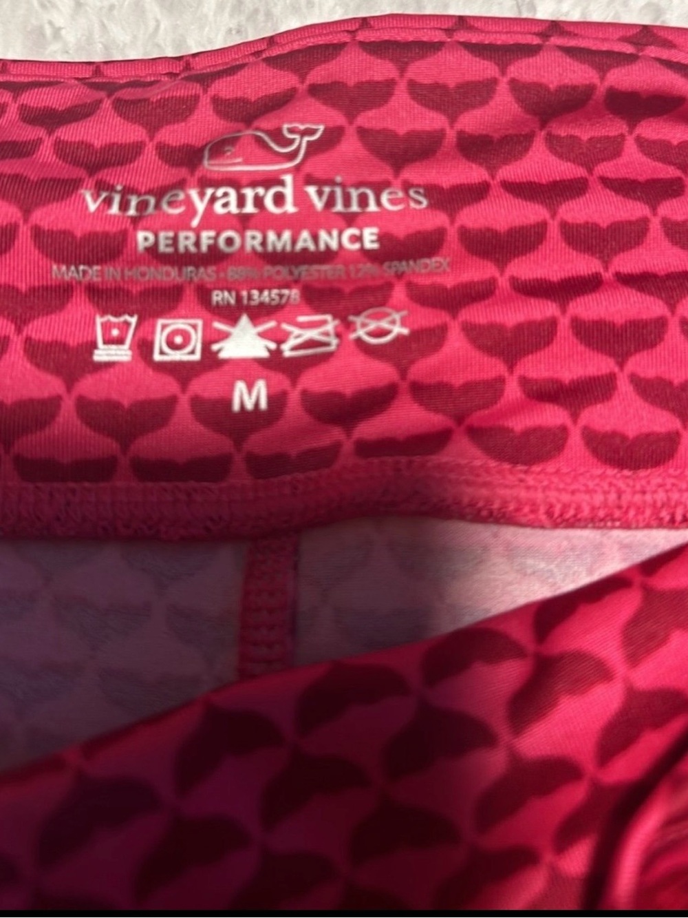Vineyard Vines Pink Heart-Print Performance Active leggings